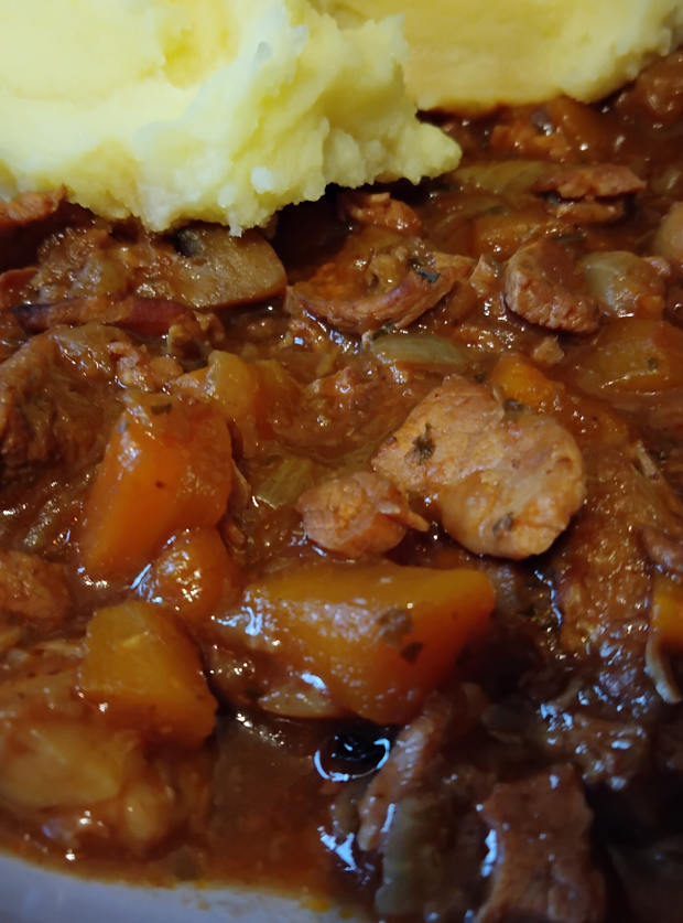 Slow Cooker Beef Bourguignon Recipe Image By Kittenta Pinch Of Nom