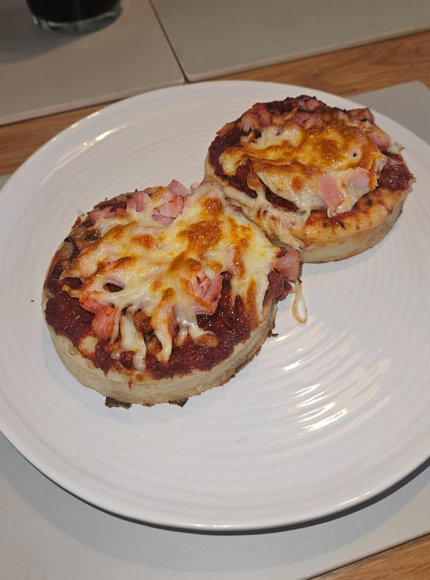 Air Fryer Pizza Crumpets pinchofnom.com