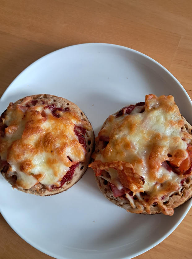 Air Fryer Pizza Crumpets pinchofnom.com