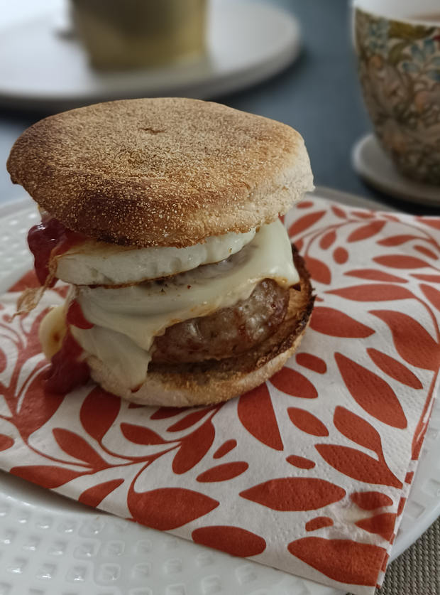 Air Fryer Sausage and Egg Muffin by Lmsingy, Lancashire pinchofnom.com