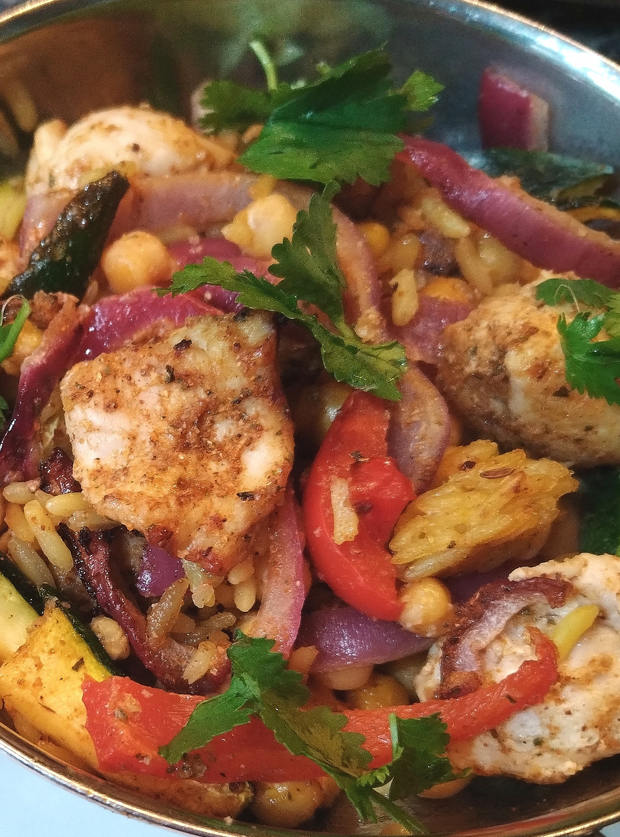 Air Fryer Chicken and Mango Chutney Traybake pinchofnom.com