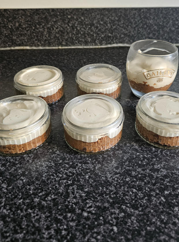Baileys Chocolate Cheesecake Pots by Carole Duncan, Aberdeen pinchofnom.com