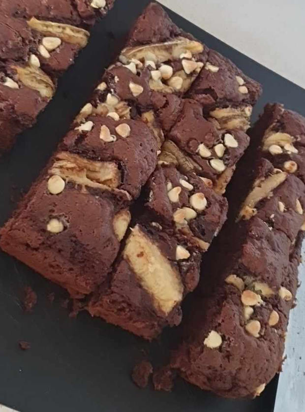 Banana Bread Brownies by Lia28, Suffolk pinchofnom.com