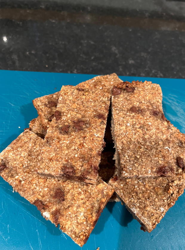Banana Baked Oat Bars by Shona, Dundee pinchofnom.com
