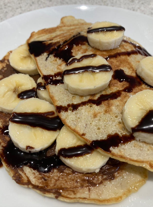 Banana and Chocolate Pancakes - Pinch Of Nom