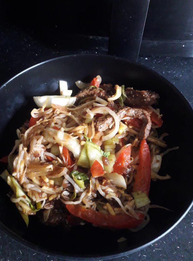 Recipe GalleryBeef and Spring Onion Chow Mein Recipe. - Pinch of Nom