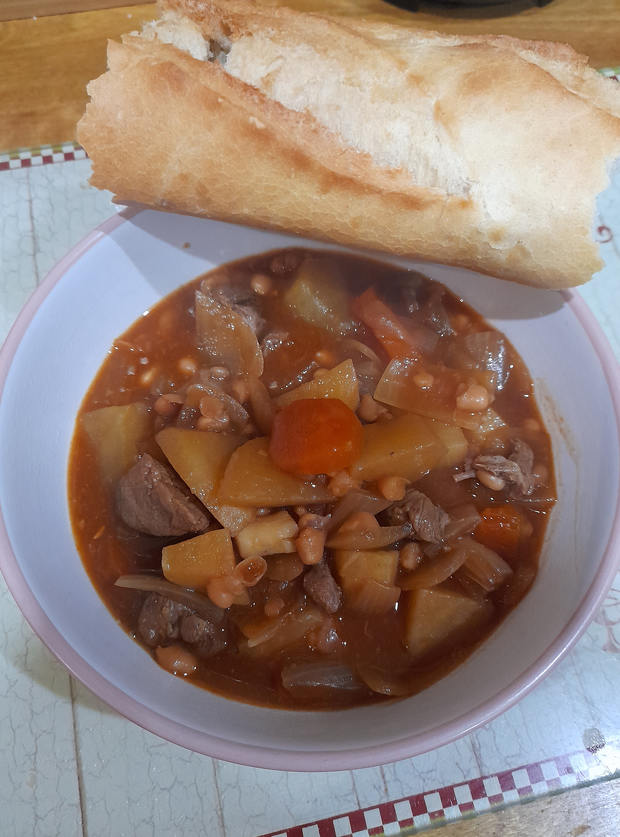 Beef and Baked Bean Stew by Nichola, Buckingham pinchofnom.com