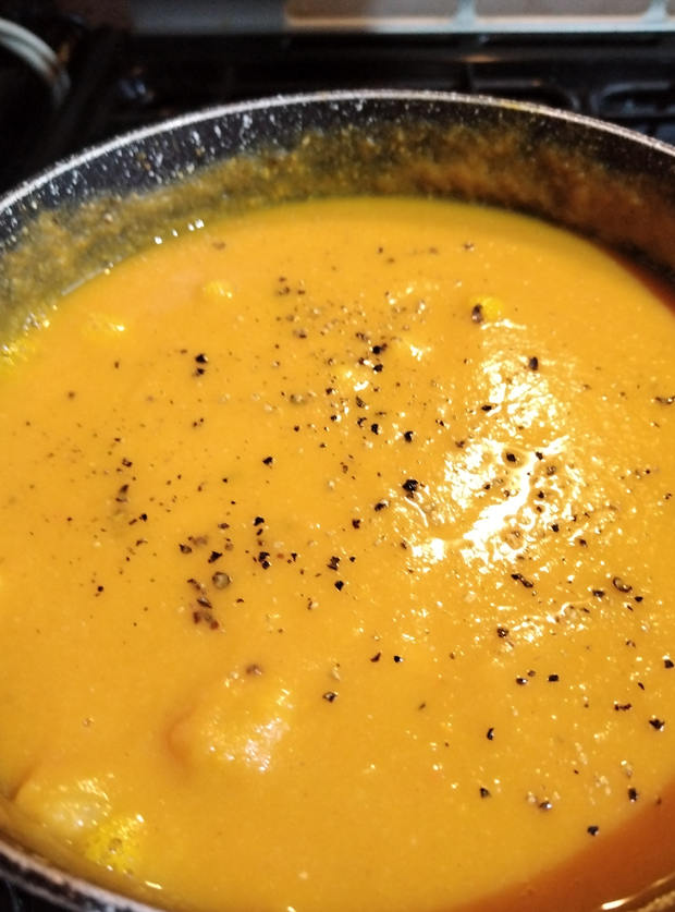Carrot and Butter Bean Soup by Ghislaine, Stockport pinchofnom.com