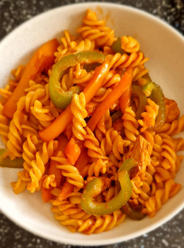 Chicken Fajita Pasta by Sam, Wiltshire pinchofnom.com