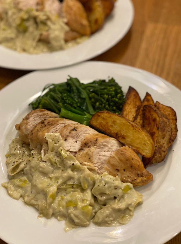 Chicken and Leeks in Blue Cheese Sauce - Pinch Of Nom