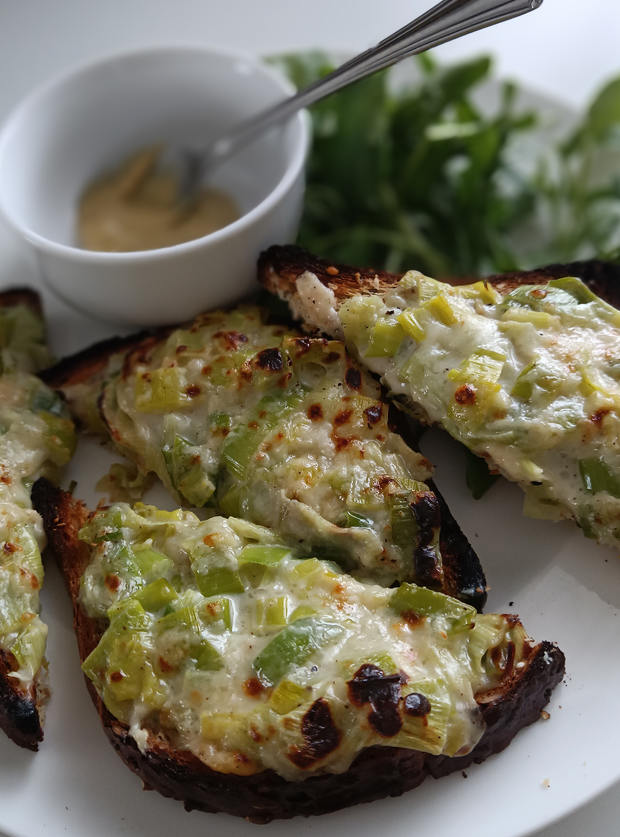 Cheesy Leeks on Toast by Lmsingy, Lancashire pinchofnom.com
