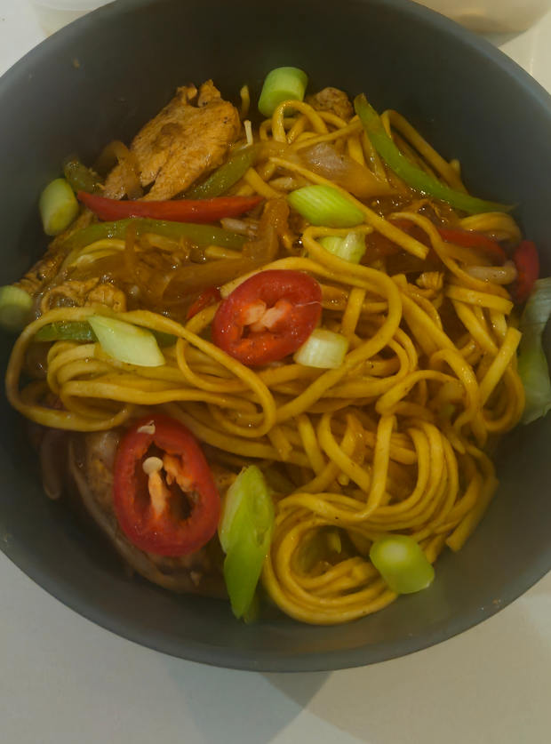 Chicken Chow Mein by Anna, Stowmarket suffolk pinchofnom.com