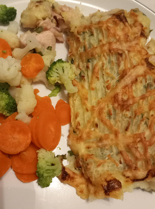 Chicken Bacon and Leek Cottage Pie by Lorna, Ruthin, North Wales pinchofnom.com