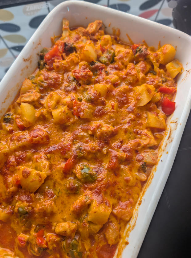 Chicken, Tomato and Potato Bake by Cwtch13, Wales pinchofnom.com