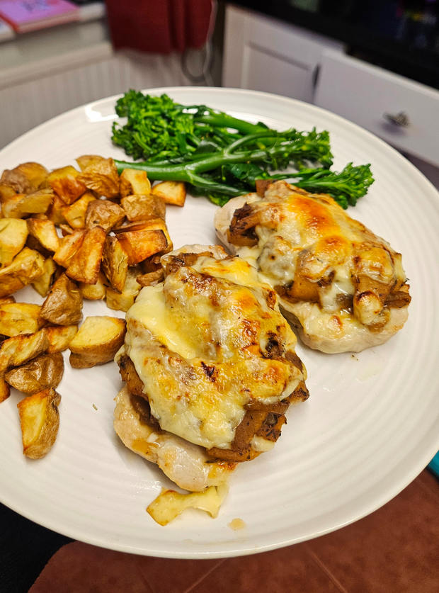 Cheesy Bramley Apple Pork by Georgia, Gloucestershire pinchofnom.com