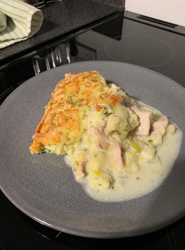 Chicken Bacon and Leek Cottage Pie by Leigh Osborne, Aberdeen pinchofnom.com