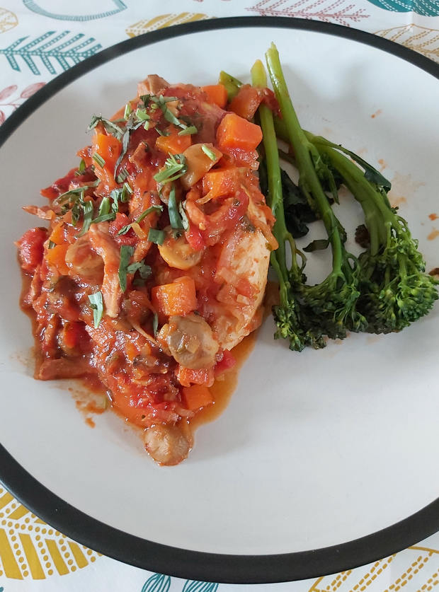 Chicken Chasseur Recipe. Image by Vicky Pinch of Nom