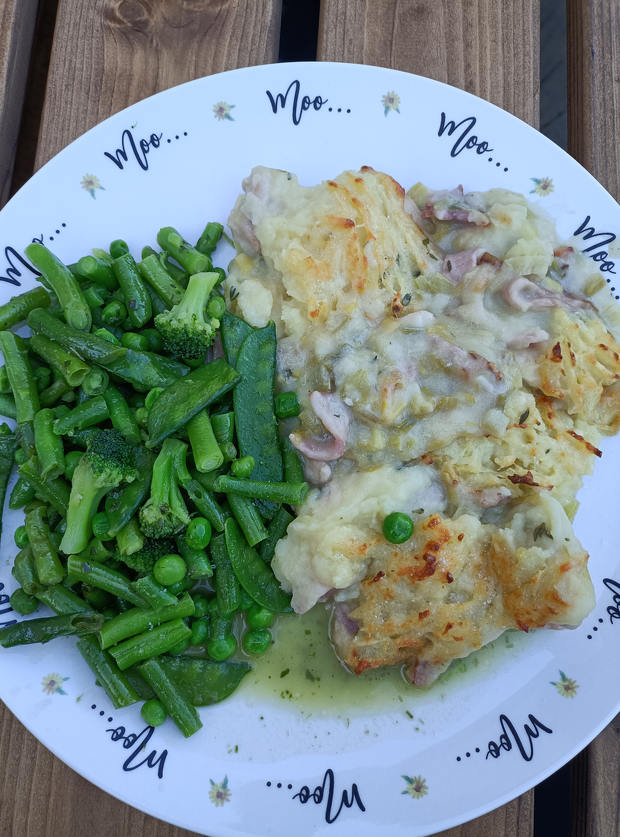 chicken-bacon-and-leek-cottage-pie-recipe-image-by-andie-pinch-of-nom