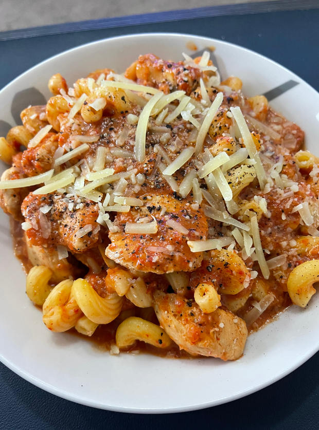 Creamy Roasted Red Pepper & Chicken Pasta Pinch Of Nom