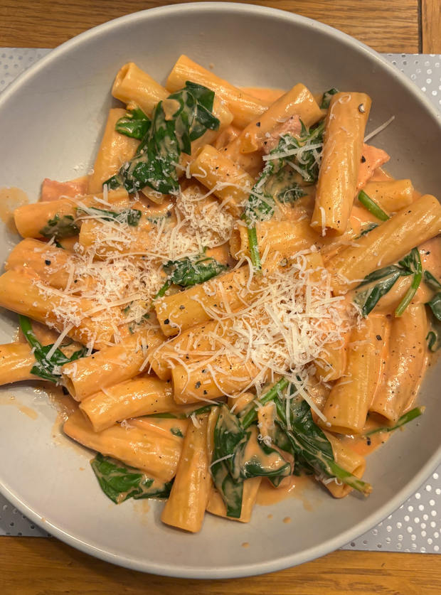 Creamy Tomato, Bacon and Spinach Pasta by AshB, Cambs pinchofnom.com