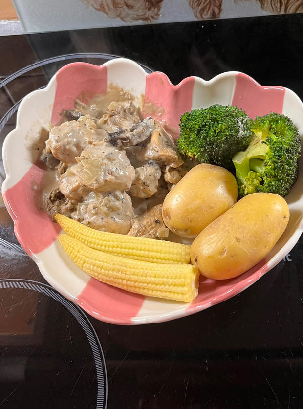 Creamy Prosecco Chicken by Joanne Mansfield, Newcastle upon Tyne pinchofnom.com
