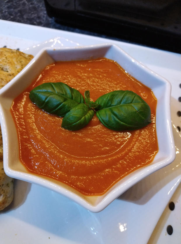 Creamy Tomato Soup by Ghislaine, Stockport pinchofnom.com