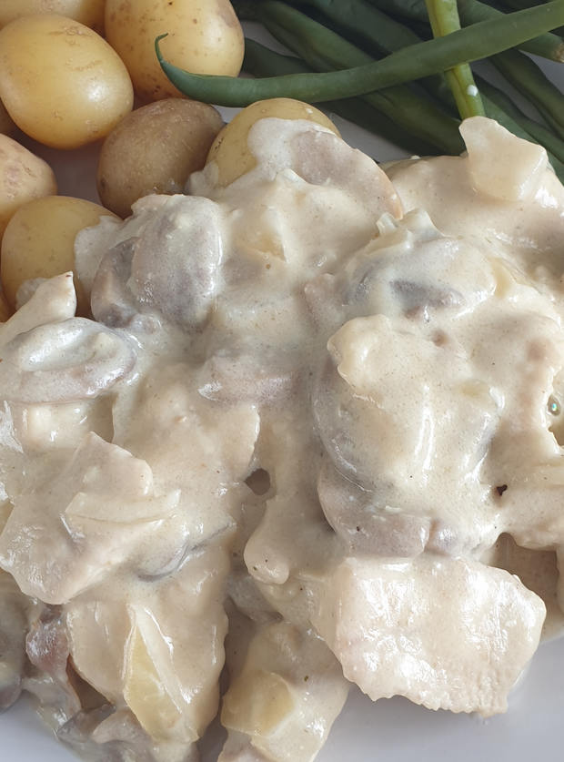 creamy-garlic-chicken-pinch-of-nom