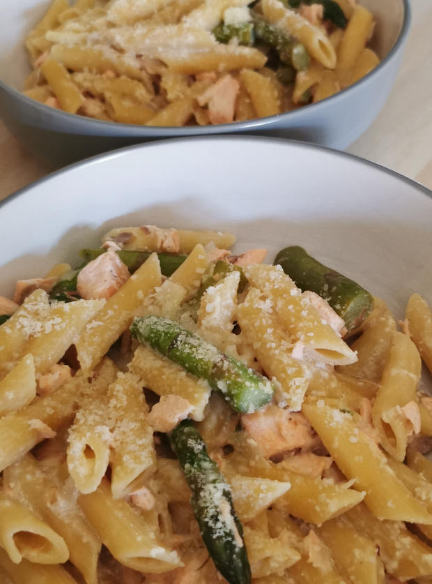 Creamy Salmon And Asparagus Pasta - Pinch Of Nom