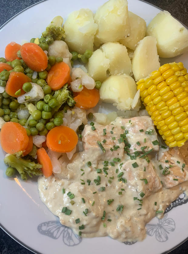 Creamy Garlic Salmon by Rhianne92, Dalkeith Scotland pinchofnom.com