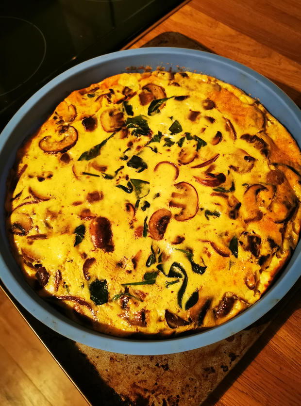 Creamy Garlic Mushroom Quiche by Nane, Coventry pinchofnom.com