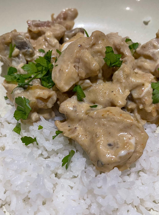 Creamy Maple and Bacon Chicken by Lou, Durham pinchofnom.com