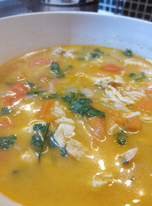 Curried Chicken and Rice Soup pinchofnom.com