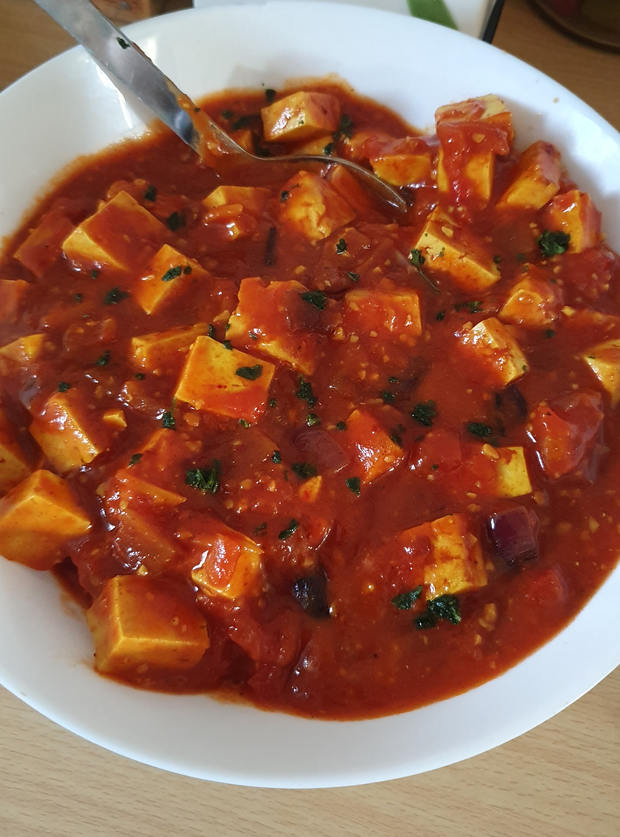 Garlic and Ginger Curry by Lia28, Suffolk pinchofnom.com