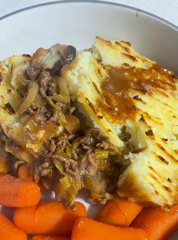 Garlic and Mushroom Cottage Pie by MrsYoude, Cardiff pinchofnom.com