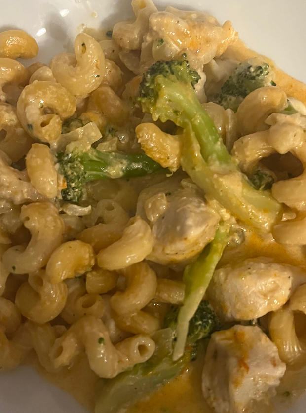 Harissa Chicken Mac 'N' Cheese by Laura, Preston pinchofnom.com