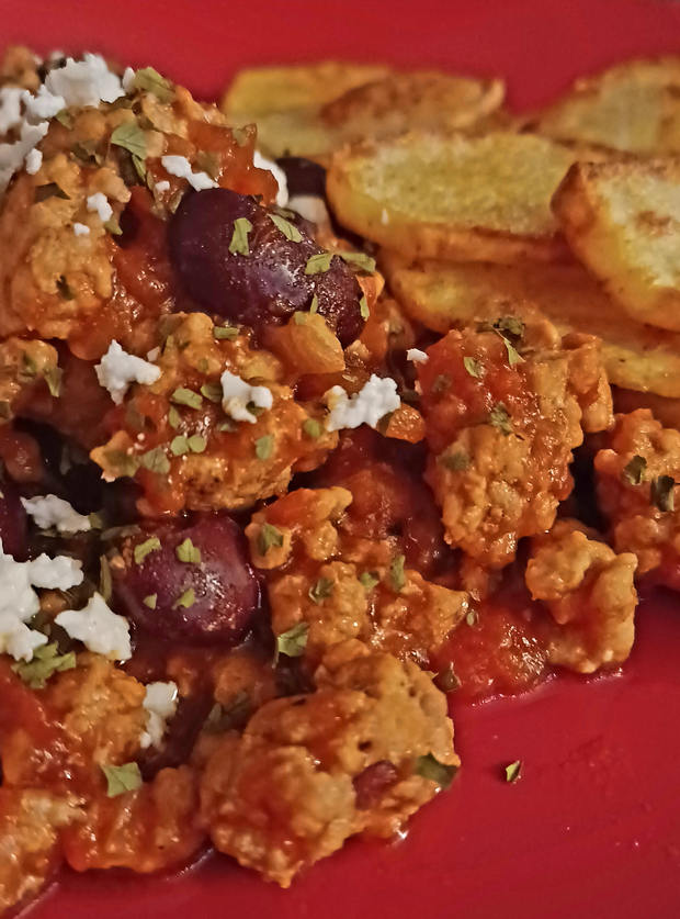Harissa Chilli with Crispy Potatoes by Sarah Mills, Norfolk pinchofnom.com