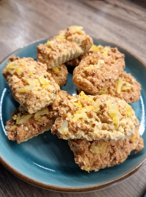 Lemon Drizzle Oat Muffins by Kelly78, Solihull pinchofnom.com
