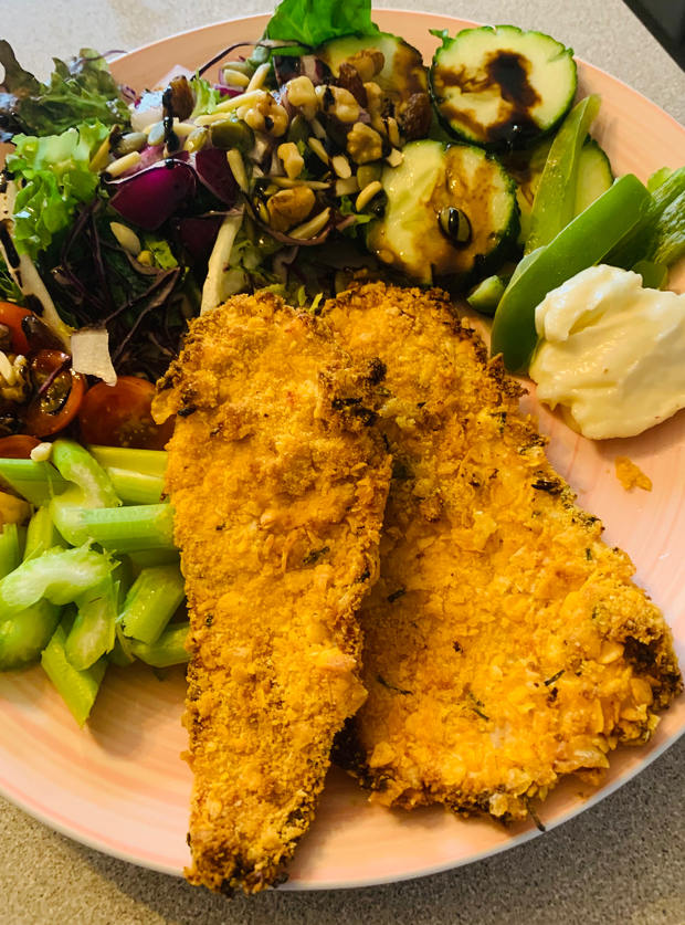 Lemon and Pepper Crusted Chicken by Alexis, Spain pinchofnom.com