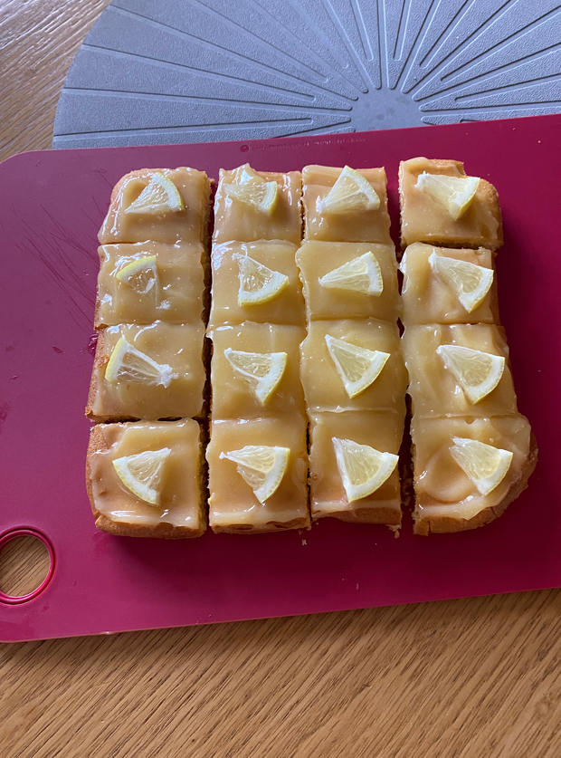 Lemon Sponge Traybake by Shona, Dundee pinchofnom.com