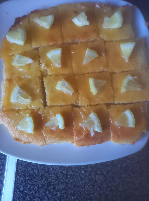Lemon Sponge Traybake by Amanda King, Wetherby pinchofnom.com
