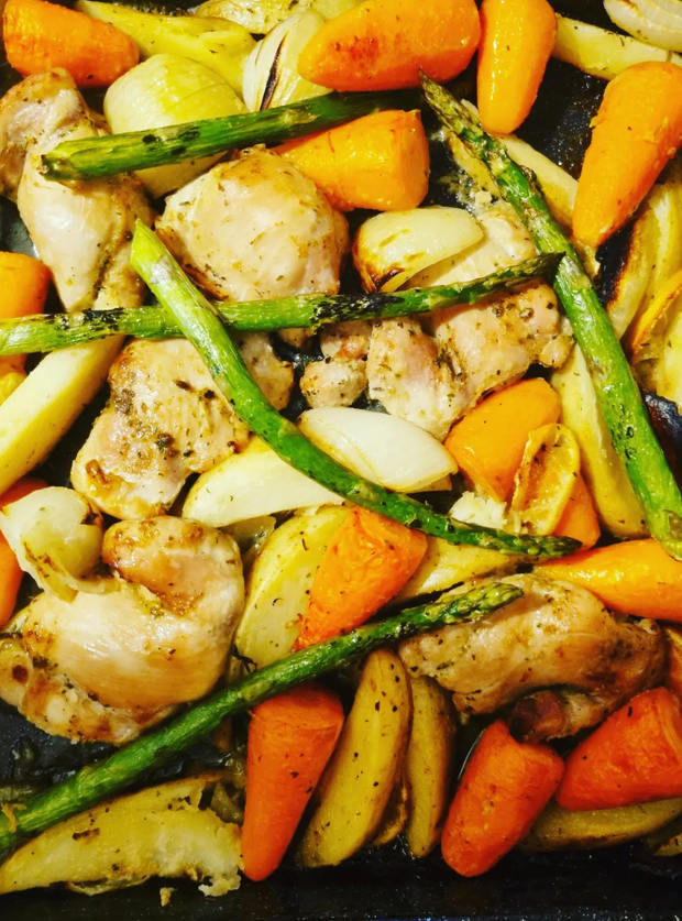 Lemon and Garlic Chicken Tray Bake by Shaz, Kent pinchofnom.com