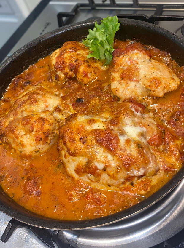 Margherita Chicken Recipe. Image by Alex & Lorraine Howey - Pinch of Nom