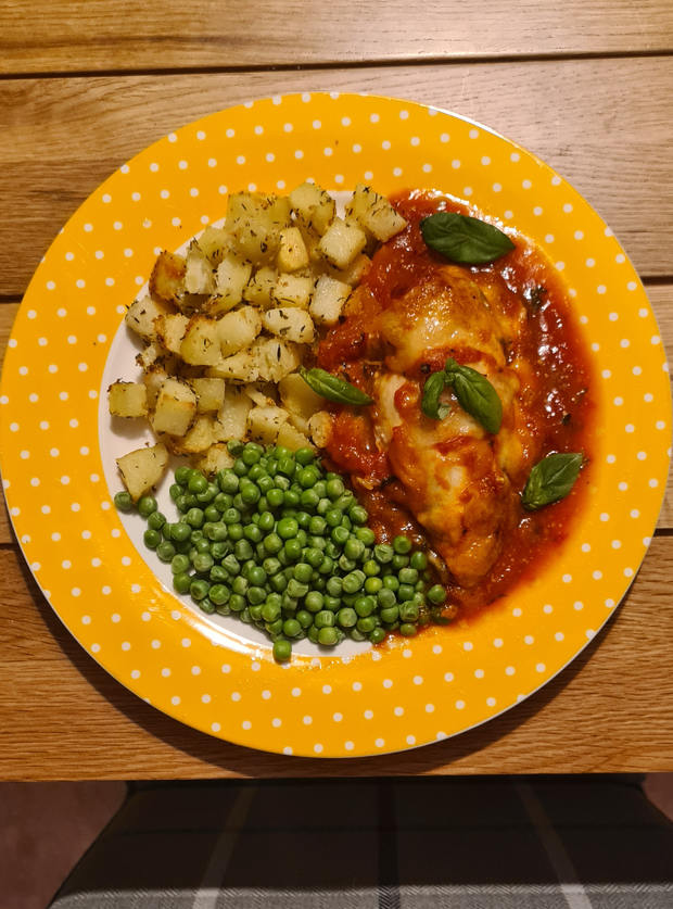 Margherita Chicken by Georgia, Gloucestershire pinchofnom.com