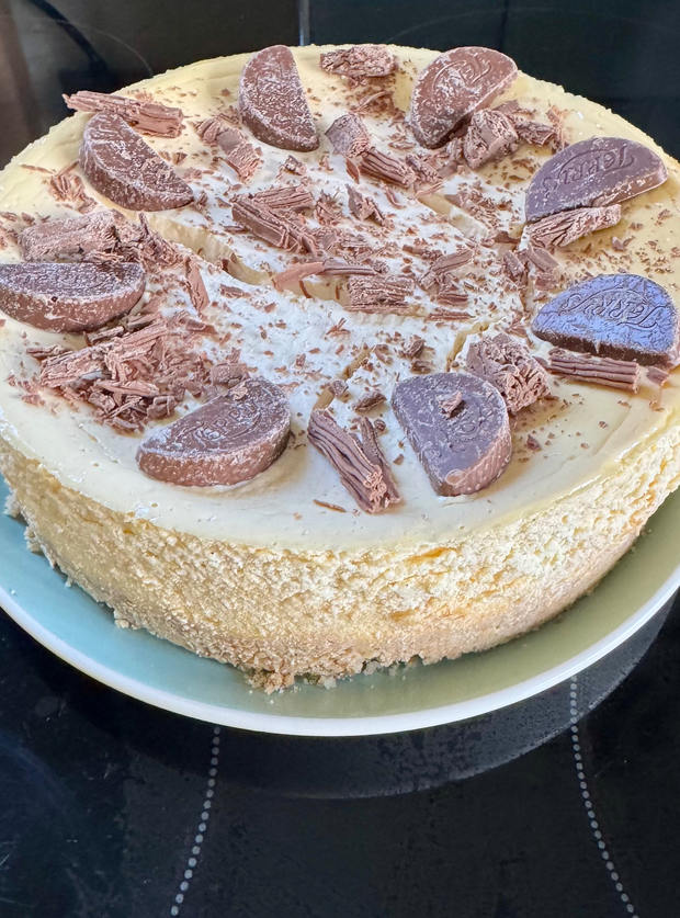 Mini Egg Cheesecake by Mel B, Cornwall pinchofnom.com