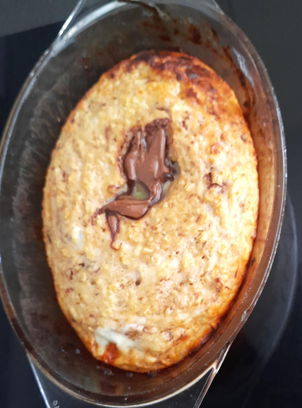 Nutella Baked Oats Recipe. Image by Claire - Pinch of Nom