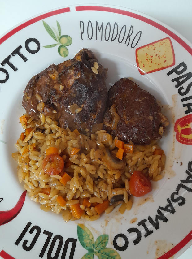 One Pot Mediterranean-Style Chicken Orzo by Lyndsey Marshall, READING pinchofnom.com