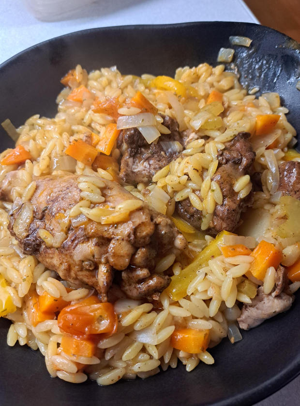 One Pot Mediterranean Style Chicken Orzo Recipe Image By Mo Pinch Of Nom