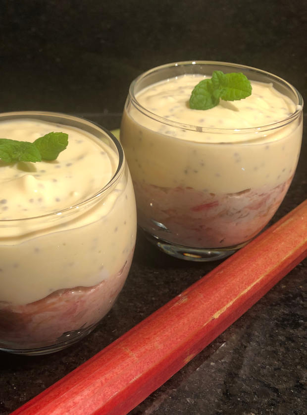 Rhubarb and Custard Overnight Oats by Gem Gem, Kent pinchofnom.com