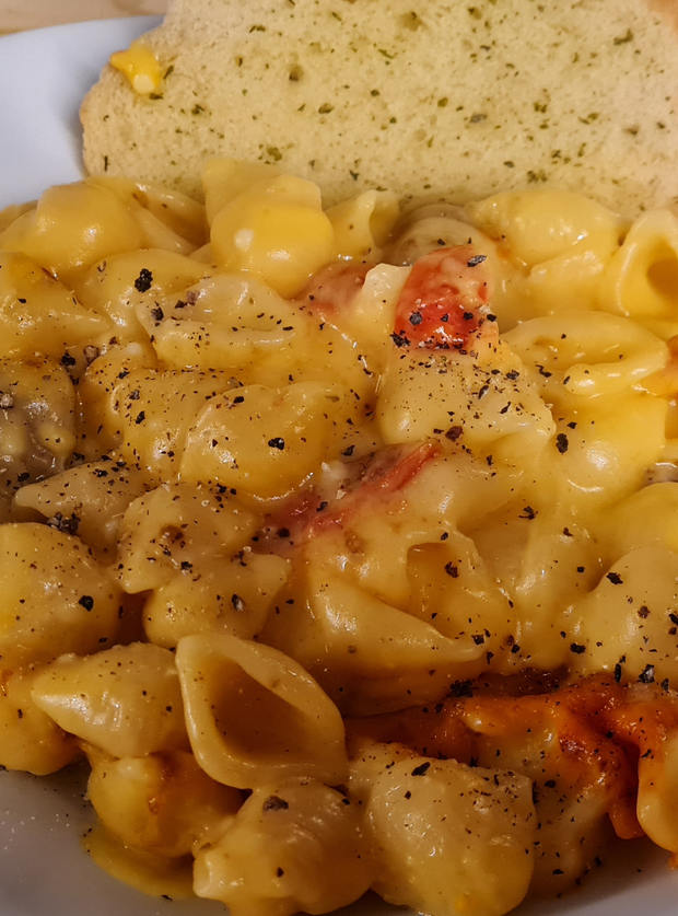 Sausage and Tomato Mac 'n' Cheese - Pinch Of Nom