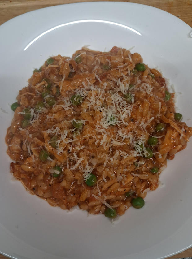 Slow Cooker Margherita Chicken Orzo by Caz, Lancashire pinchofnom.com